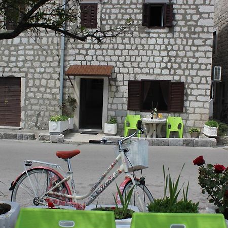 Mare E Montagna Apartment Kotor Exterior photo