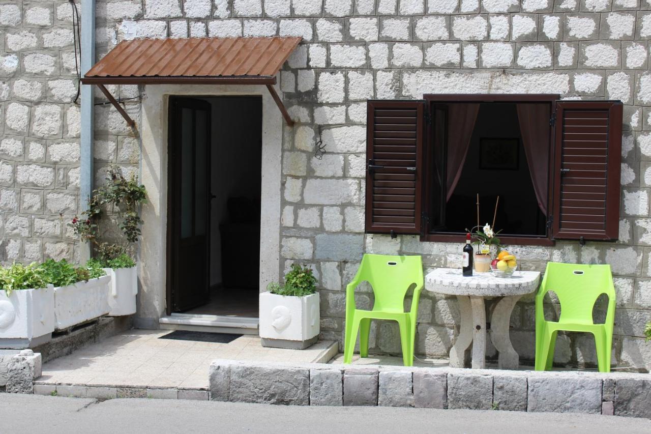 Mare E Montagna Apartment Kotor Exterior photo